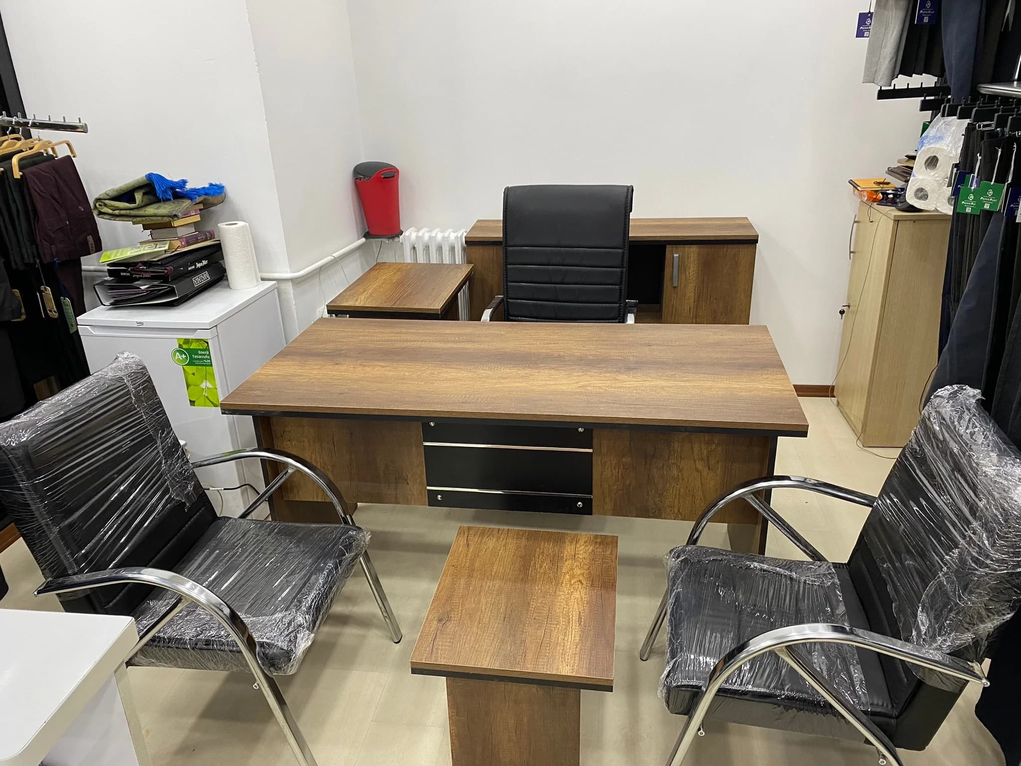Teslim edilip kurulumu yapılan ofis mobilyaları