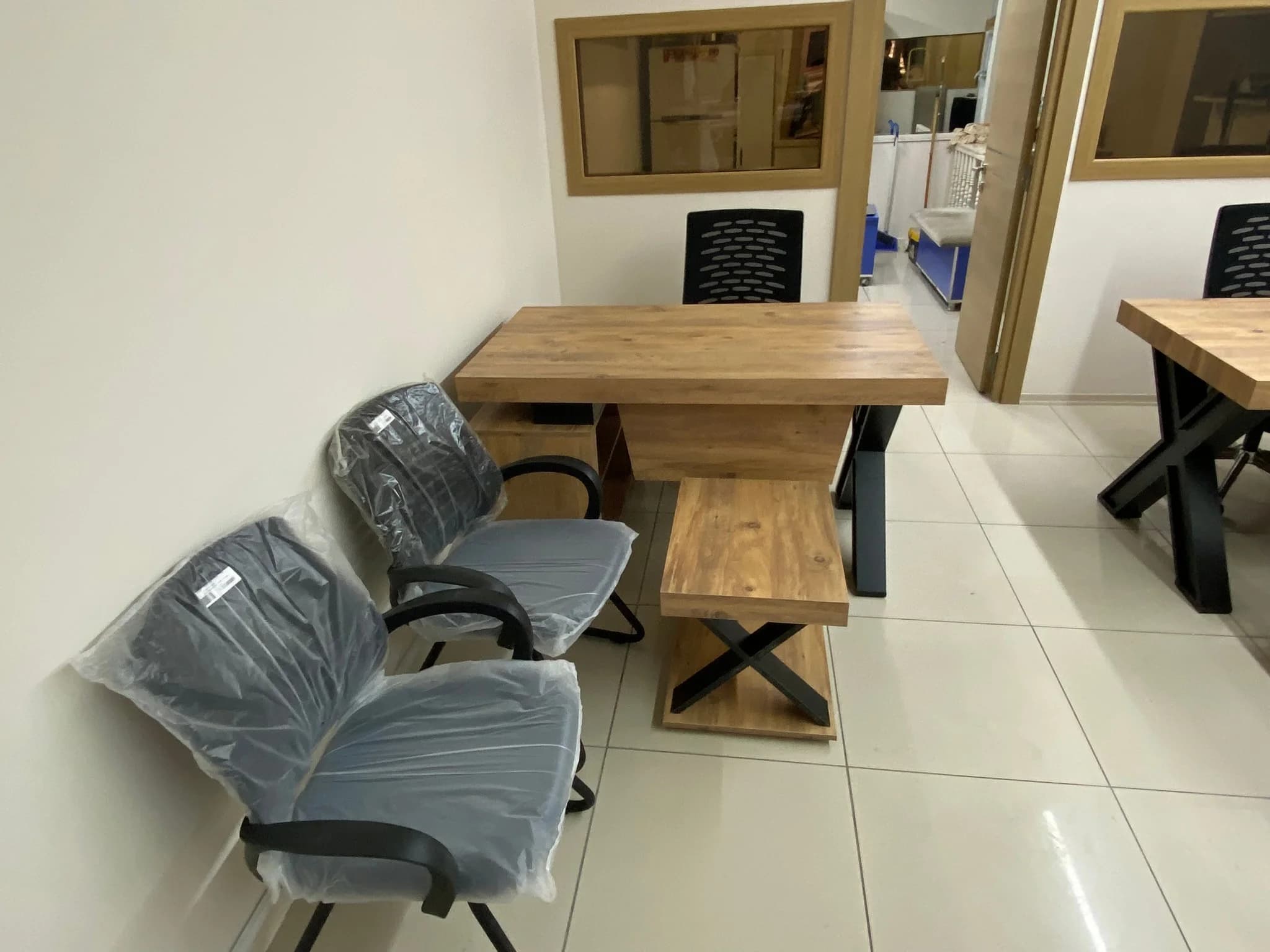 Teslim edilip kurulumu yapılan ofis mobilyaları