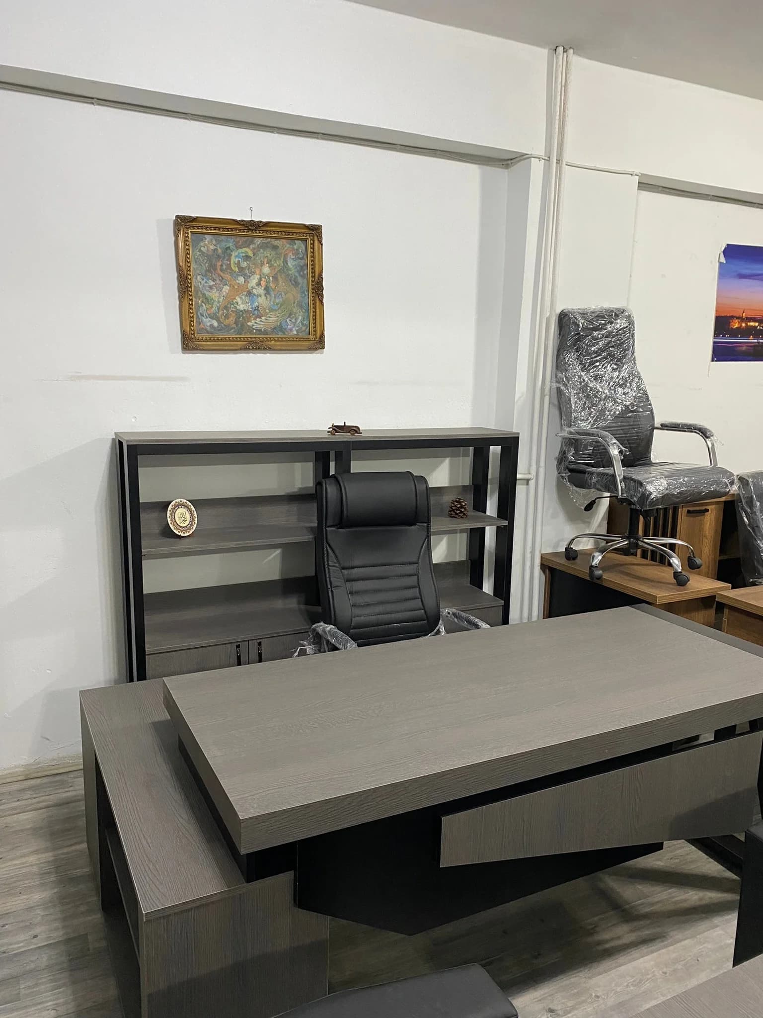 Teslim edilip kurulumu yapılan ofis mobilyaları
