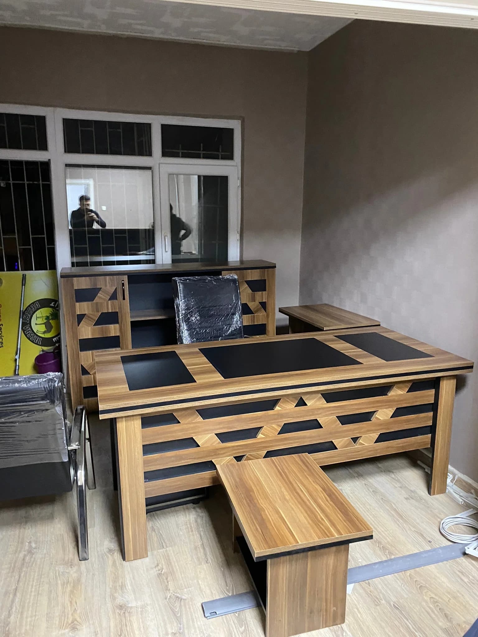 Teslim edilip kurulumu yapılan ofis mobilyaları