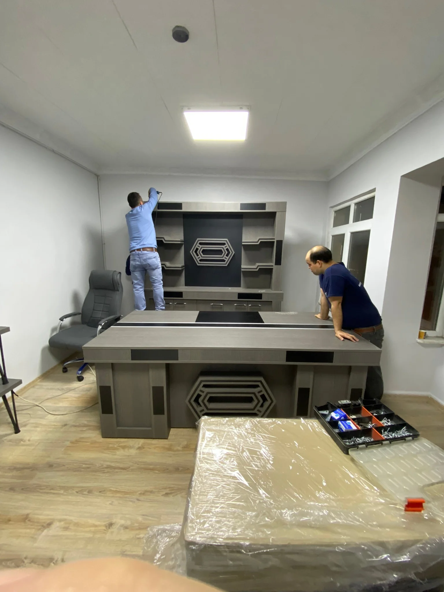 Teslim edilip kurulumu yapılan ofis mobilyaları
