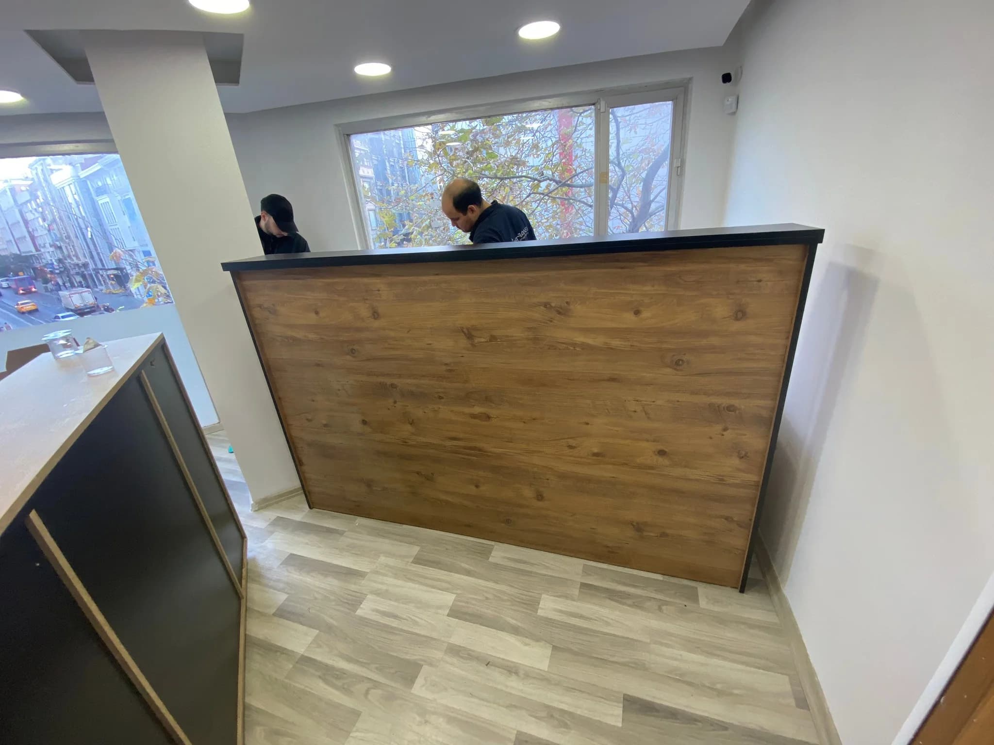 Teslim edilip kurulumu yapılan ofis mobilyaları