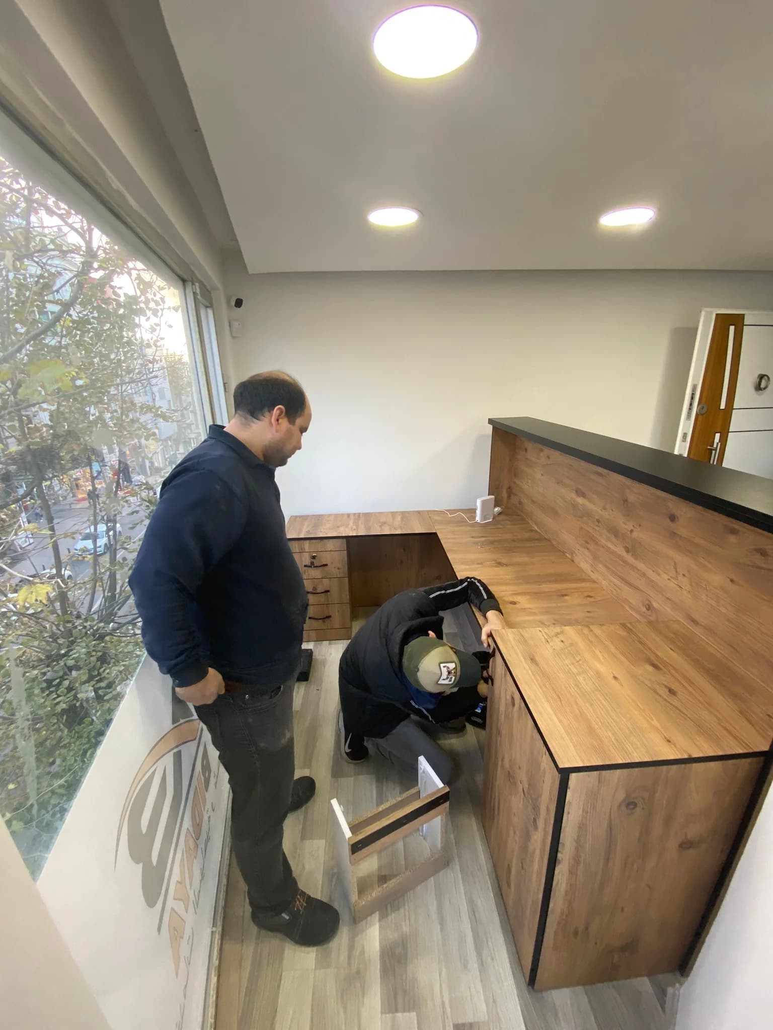 Teslim edilip kurulumu yapılan ofis mobilyaları