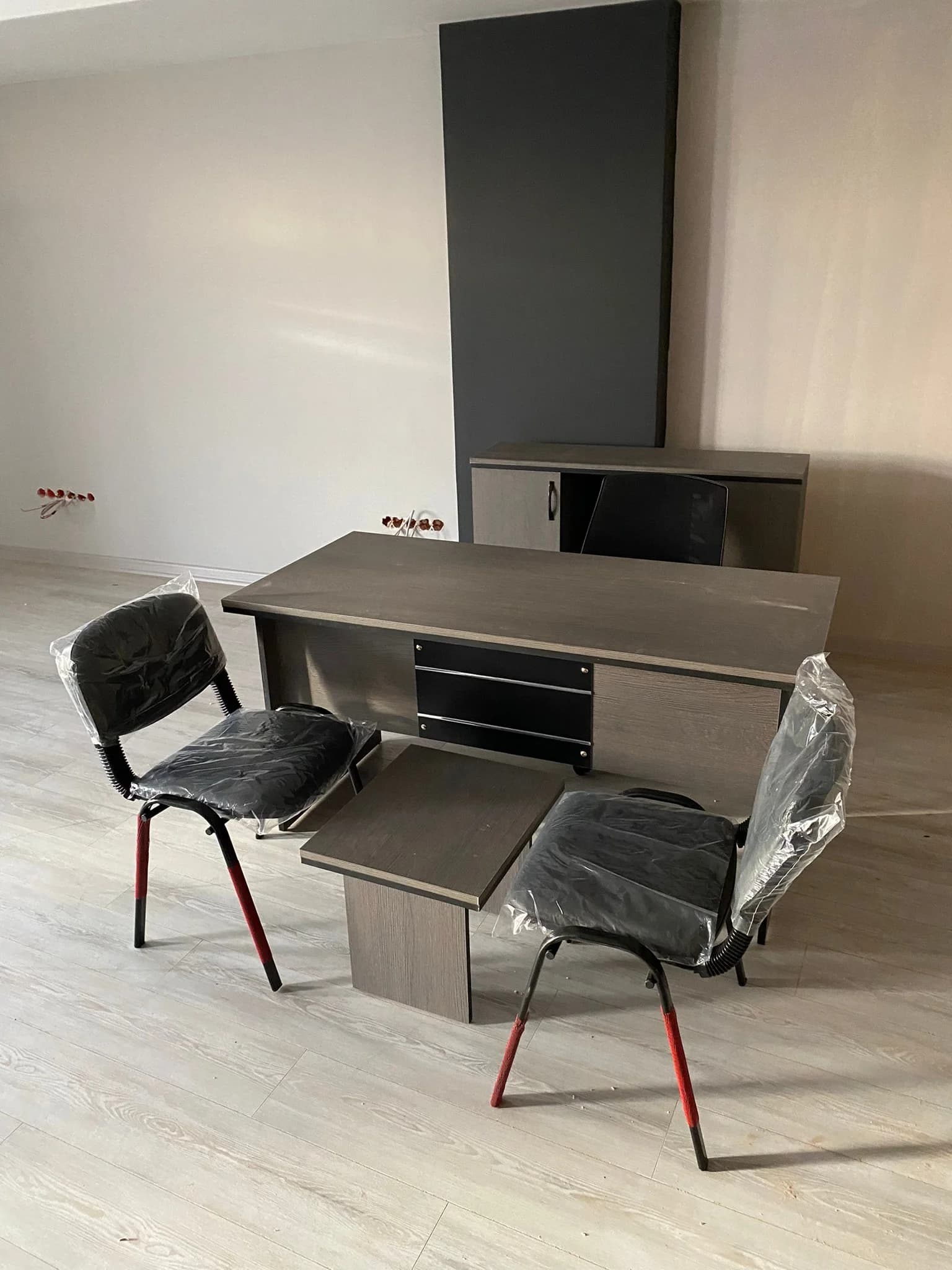 Teslim edilip kurulumu yapılan ofis mobilyaları