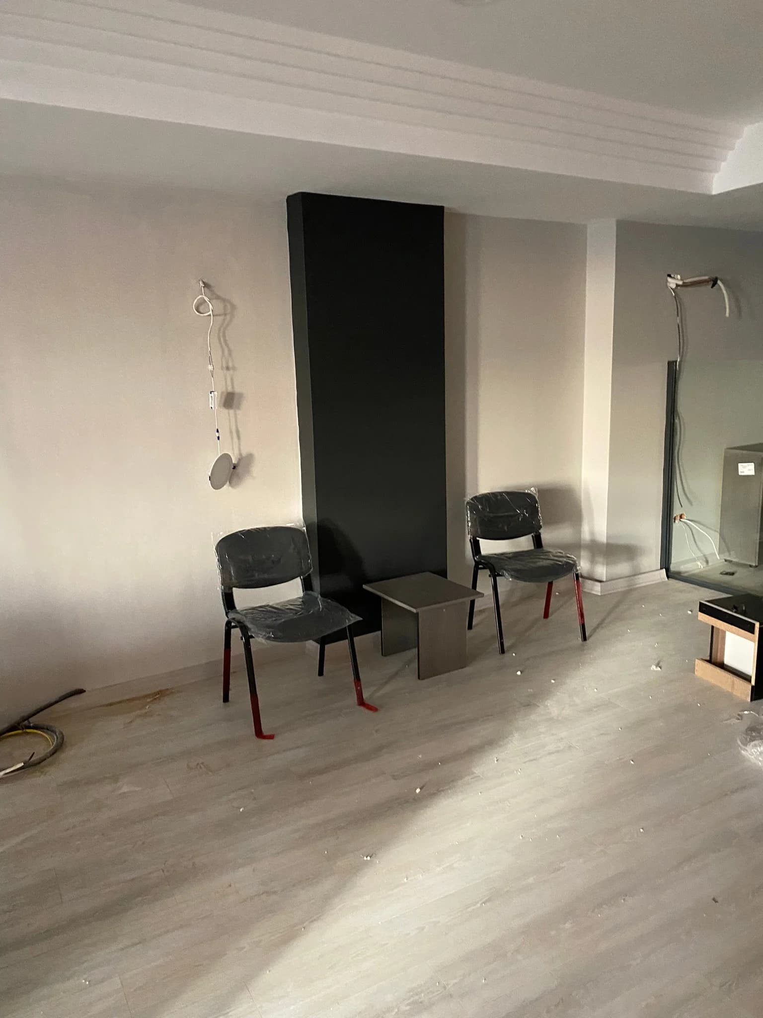 Teslim edilip kurulumu yapılan ofis mobilyaları