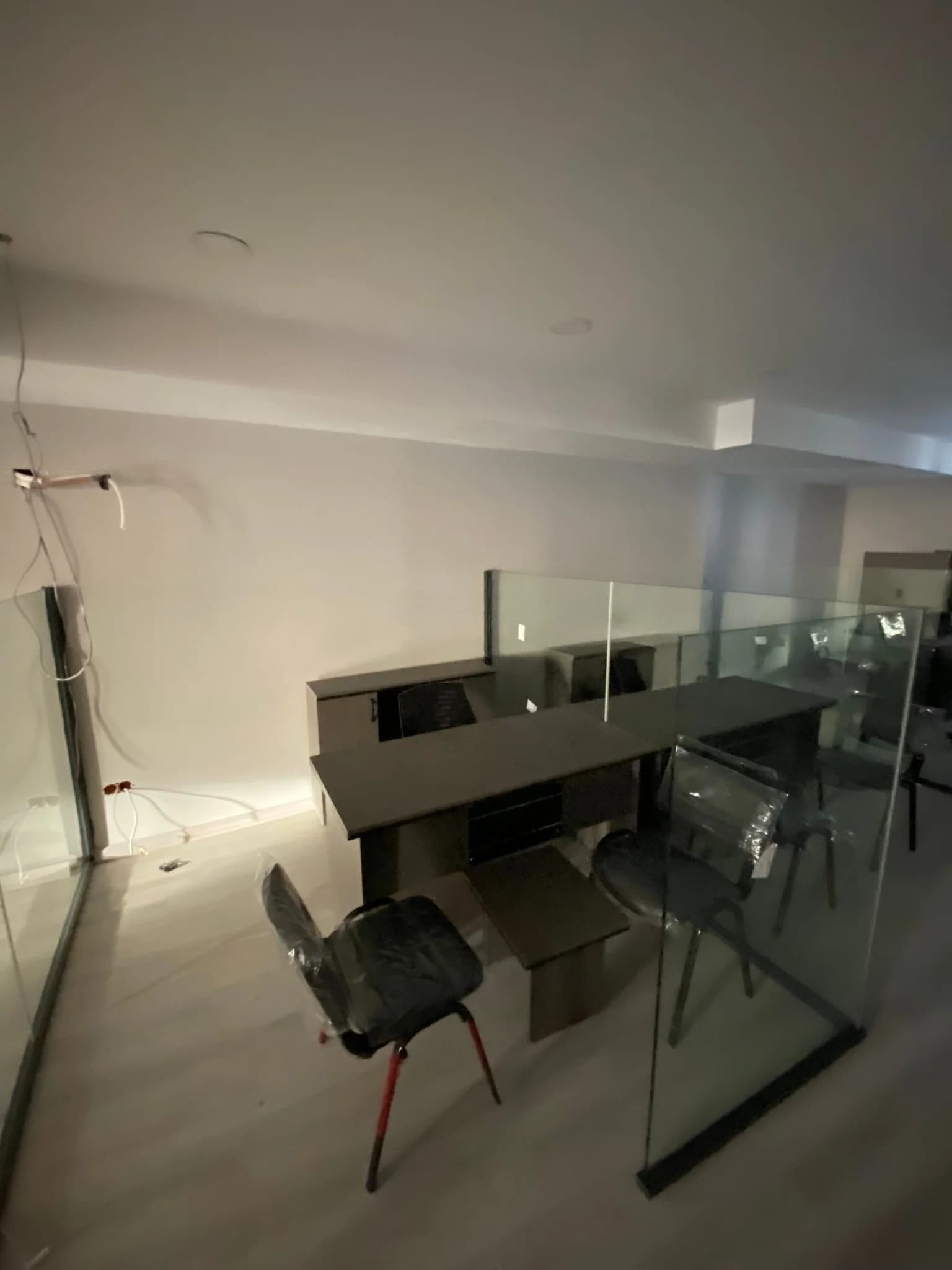 Teslim edilip kurulumu yapılan ofis mobilyaları