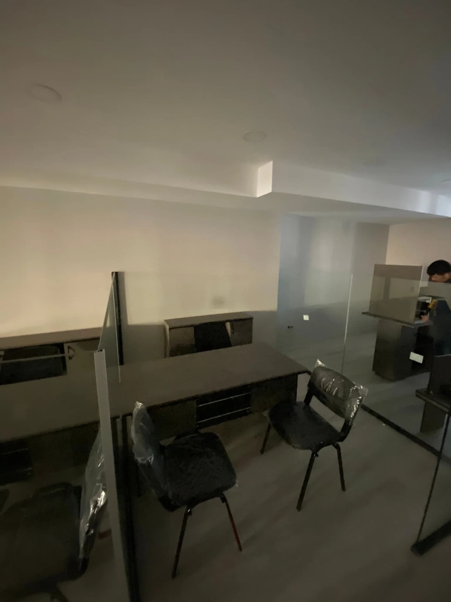 Teslim edilip kurulumu yapılan ofis mobilyaları