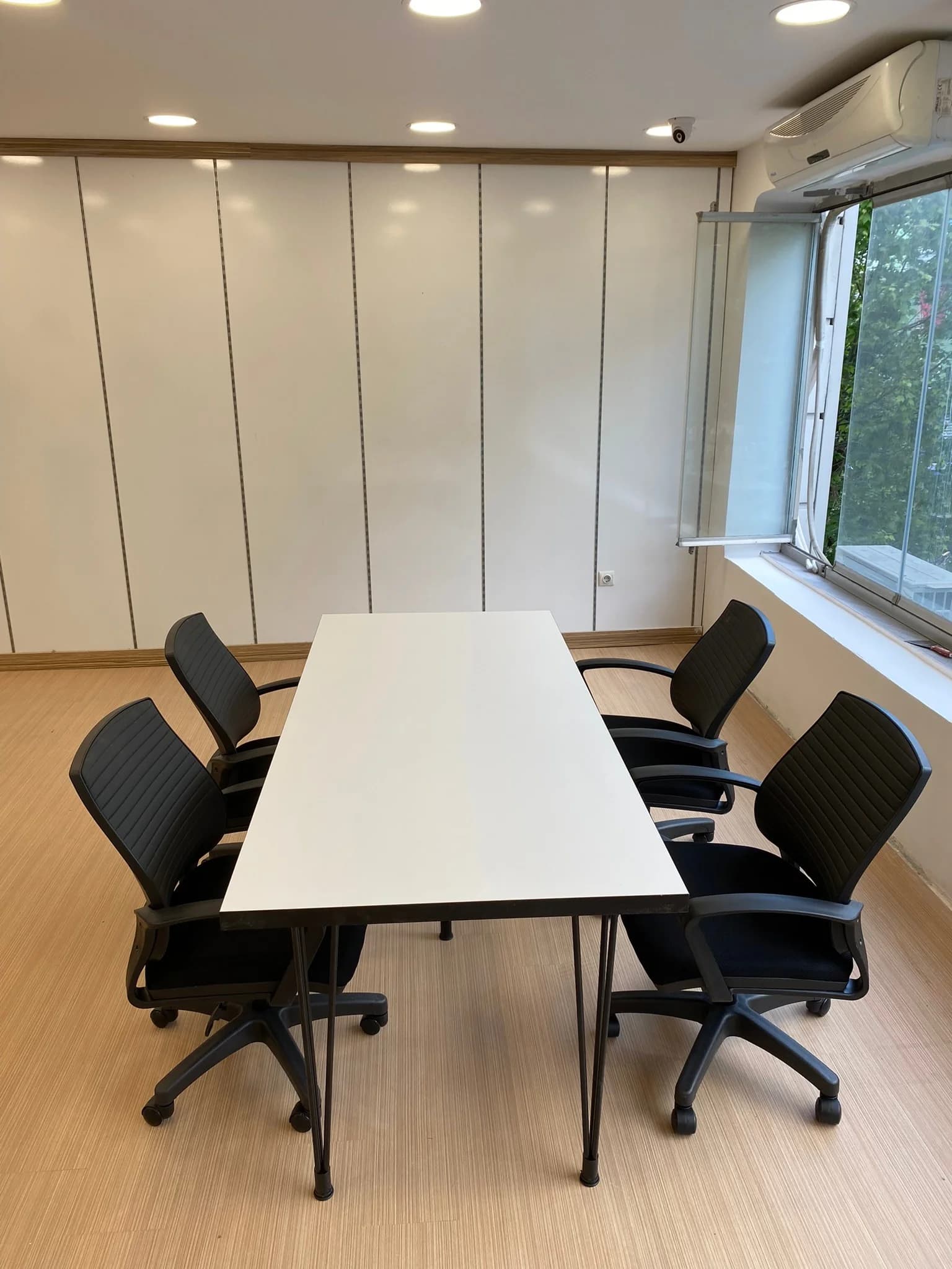 Teslim edilip kurulumu yapılan ofis mobilyaları