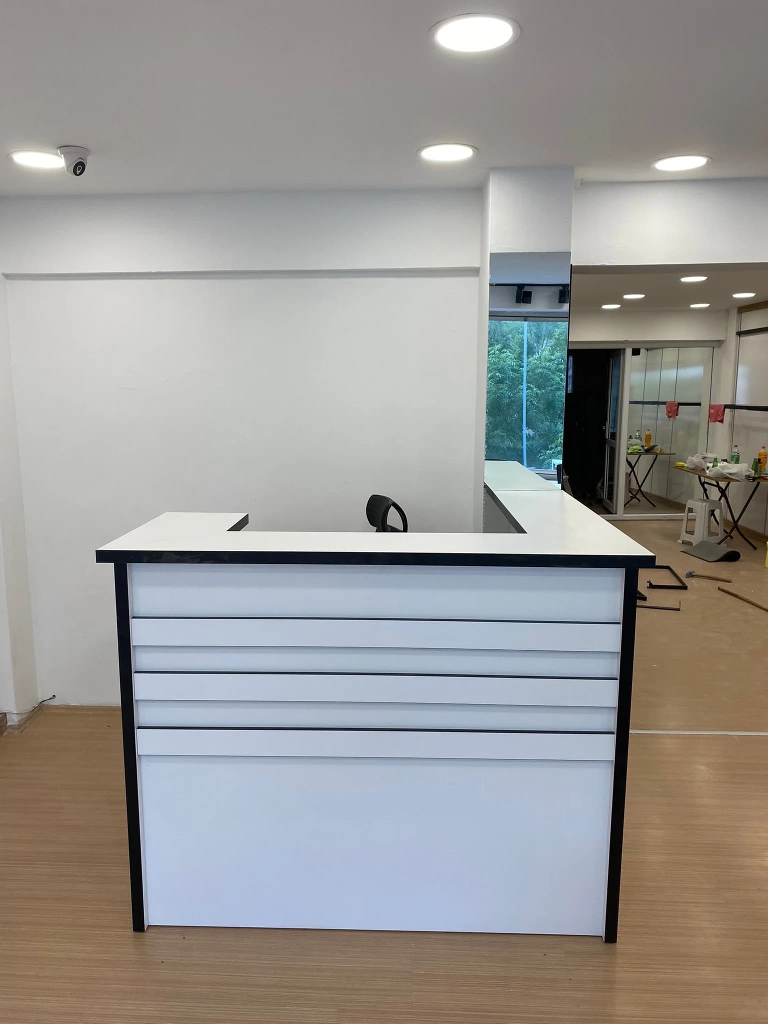 Teslim edilip kurulumu yapılan ofis mobilyaları