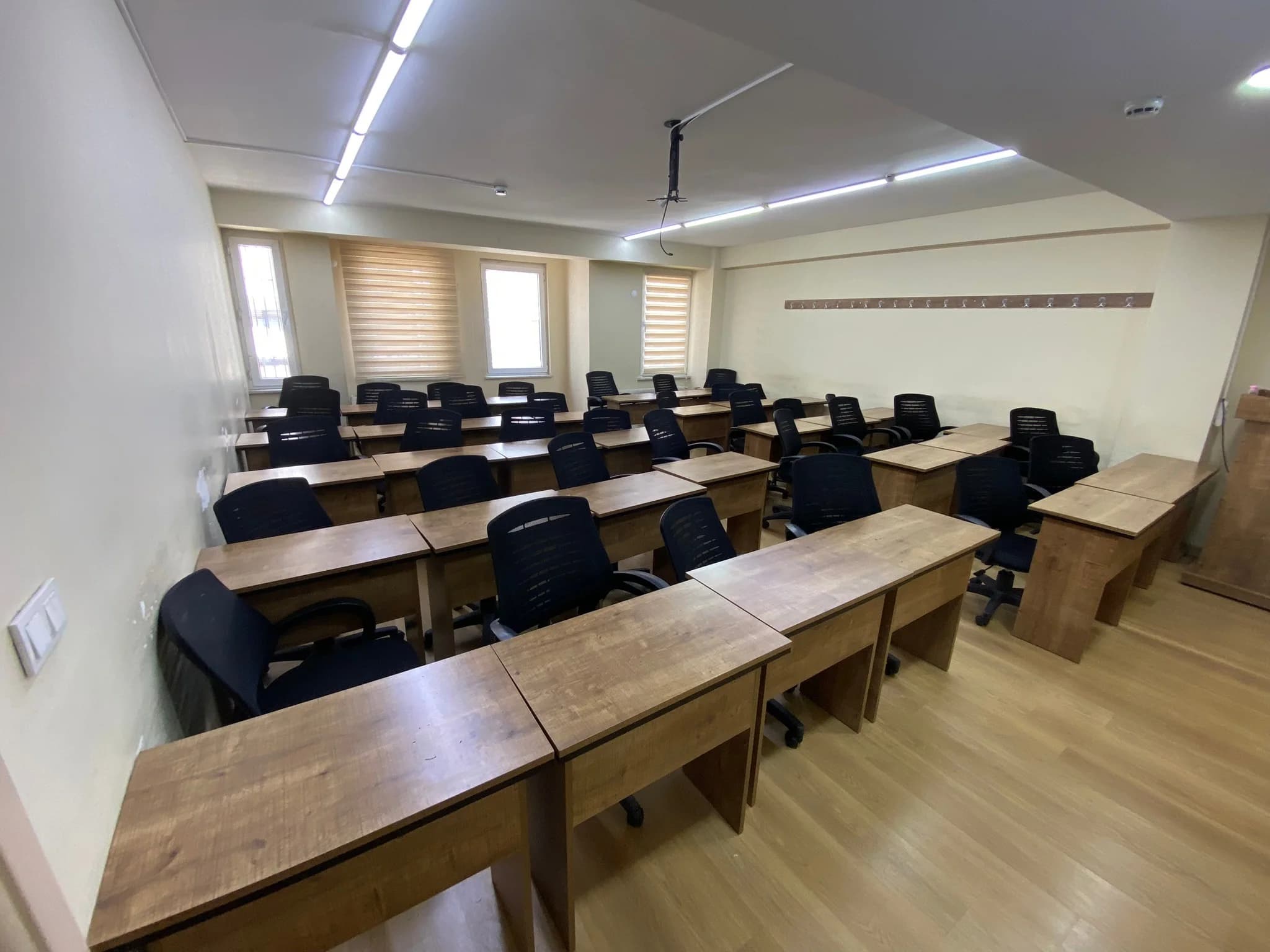 Teslim edilip kurulumu yapılan ofis mobilyaları
