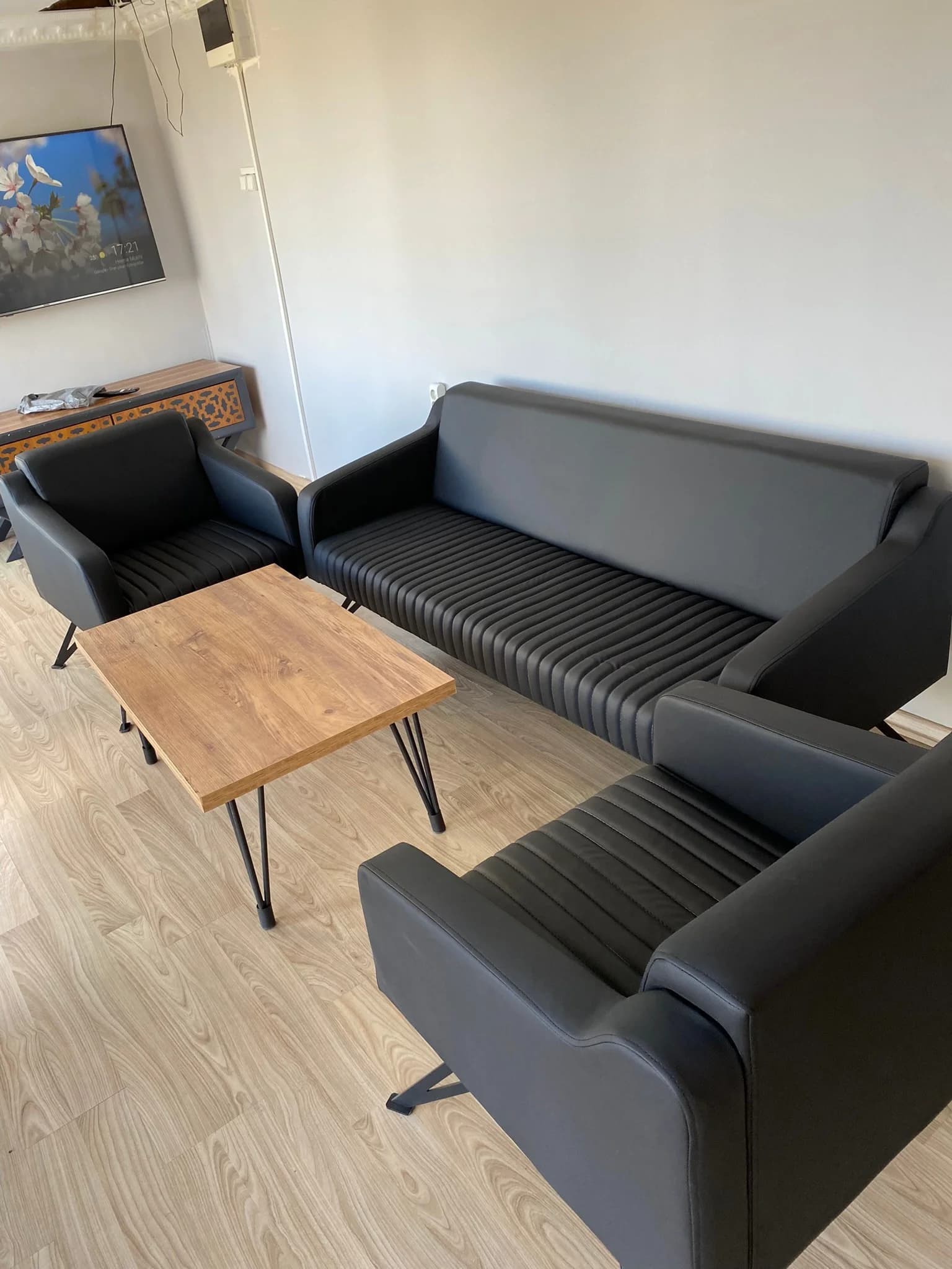 Teslim edilip kurulumu yapılan ofis mobilyaları